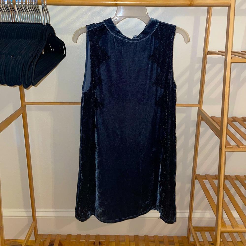 Velvet and Lace dress with tie in the back